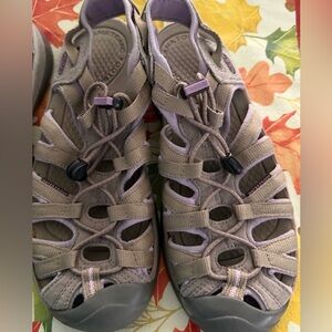 Keen whisper tan and purple sandals 8
